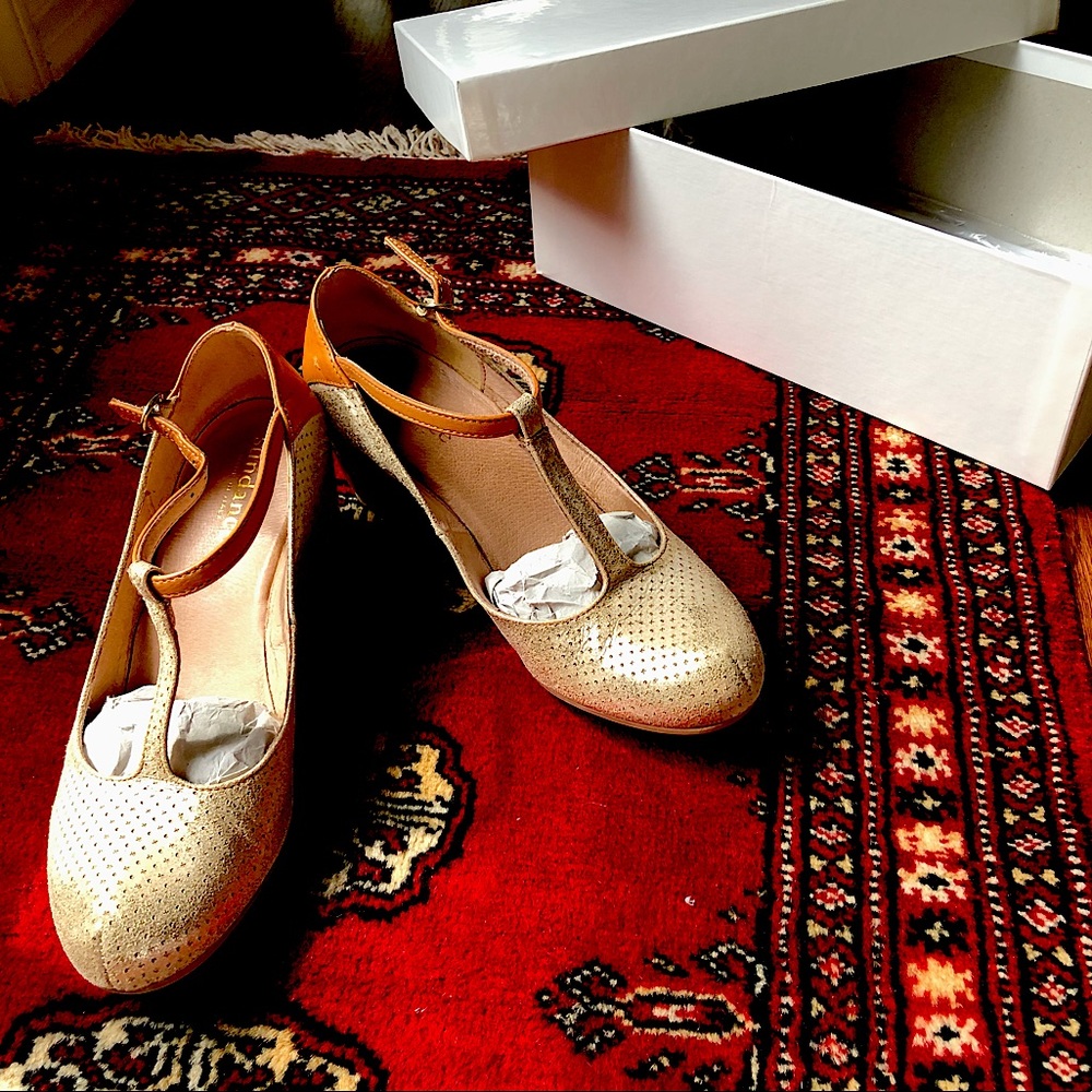 Sundance Leather wedges with ankle strap-Made in Italy.